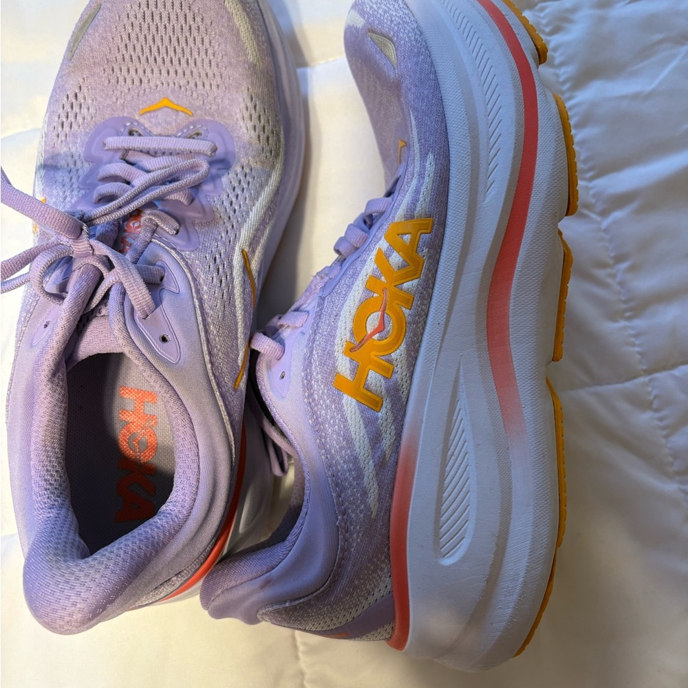 Hoka Bondi 9 Woman’s Shoes size 9